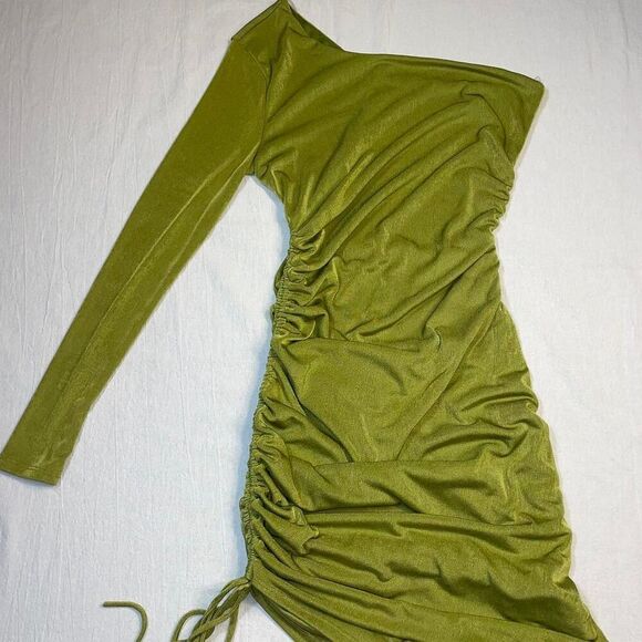 One Shoulder Asymmetrical Green Midi Dress - Picture 3 of 8